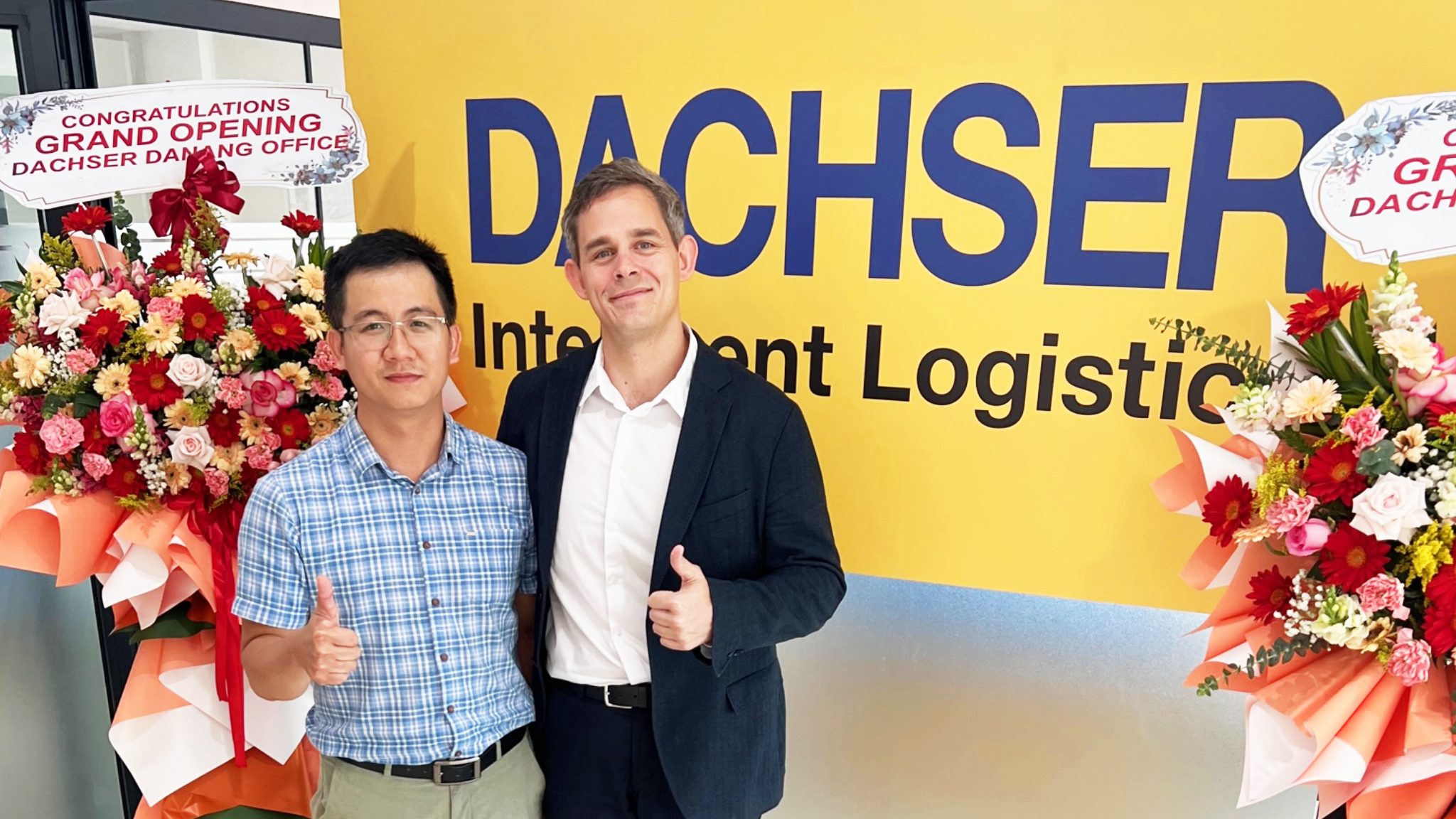 Oliver Cierocki, Managing Director of Dachser Vietnam (right) and our sales professional Duc Pham (left) are dedicated to addressing customers