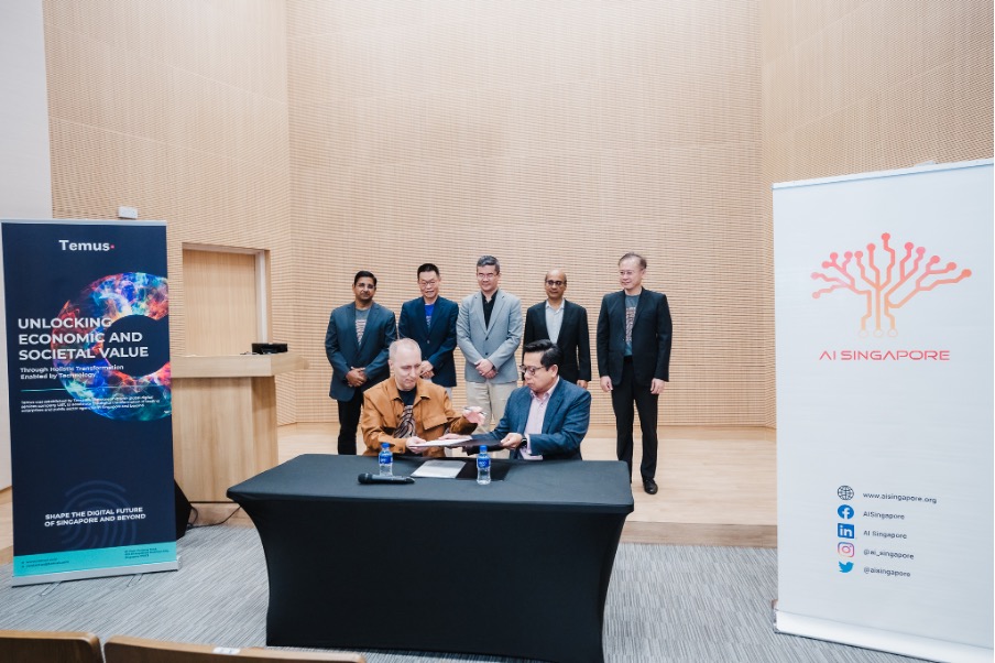 Matt Johnson, MD Data and AI, Temus, and Laurence Liew, Director of AI Innovation, AISG, at the Temus x MoU signing ceremony on Apr 13, 2023. Witnessing the signing ceremony were (from left) Temus