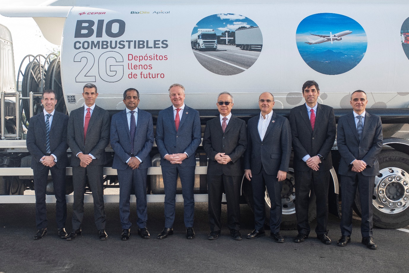Photo caption: The new joint venture was announced at La Rábida Energy Park with the participation of Juan Manuel Moreno Bonilla, President of the Regional Government of Andalusia; Maarten Wetselaar, Cepsa CEO (fourth from the left); Oscar Garcia, Bio-Oils CEO (second from the right); Dato