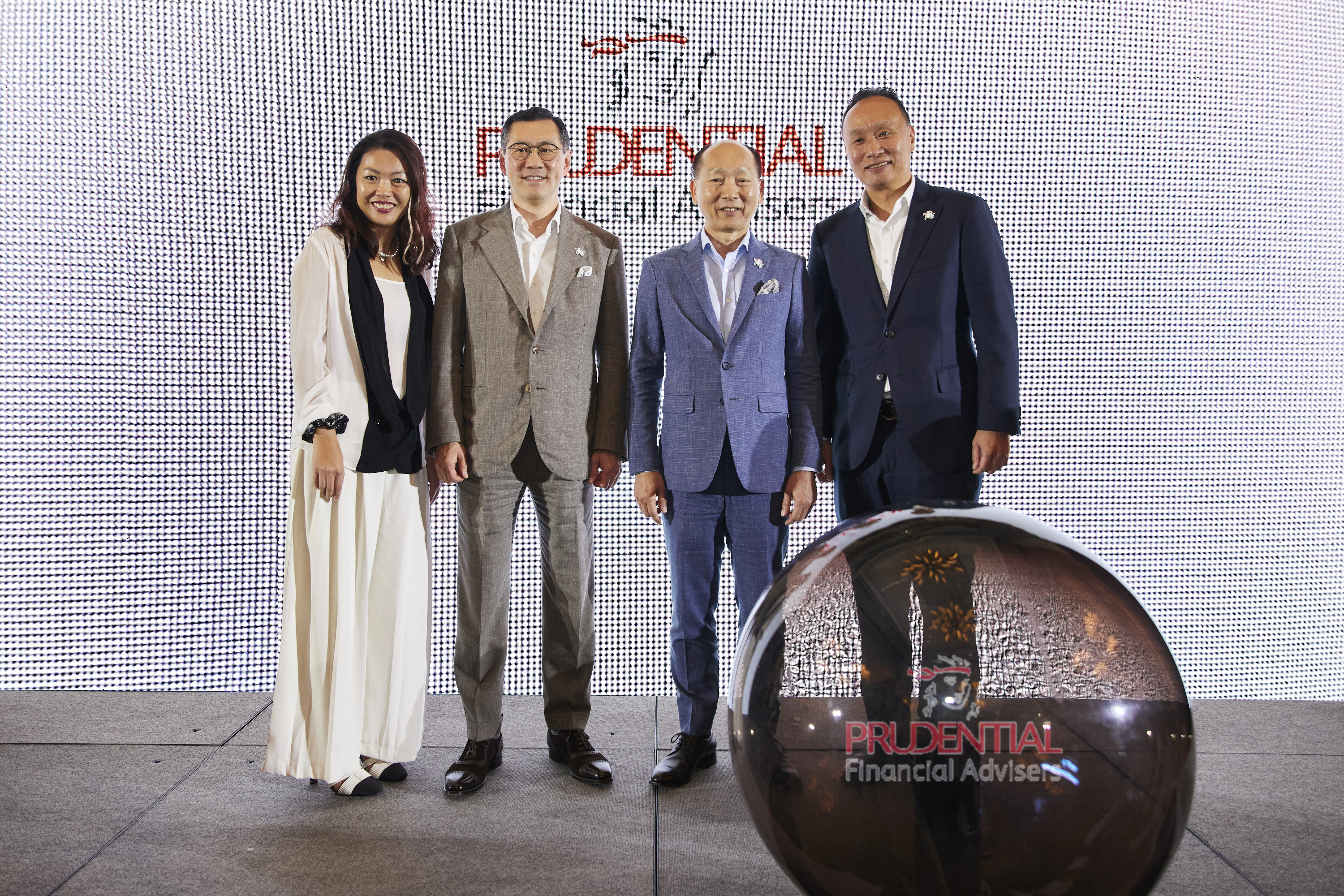 Dennis Tan, CEO of Prudential Singapore (2nd from left), Bernard Chai, CEO of Prudential Financial Advisers (2nd from right), Ben Tan, Chief Distribution Officer & Chief Corporate Development Officer, Prudential Singapore (1st from right), and Jackie Chew, Chief Risk Officer, Prudential Singapore (1st from left), celebrating the official launch of Prudential Financial Advisers.