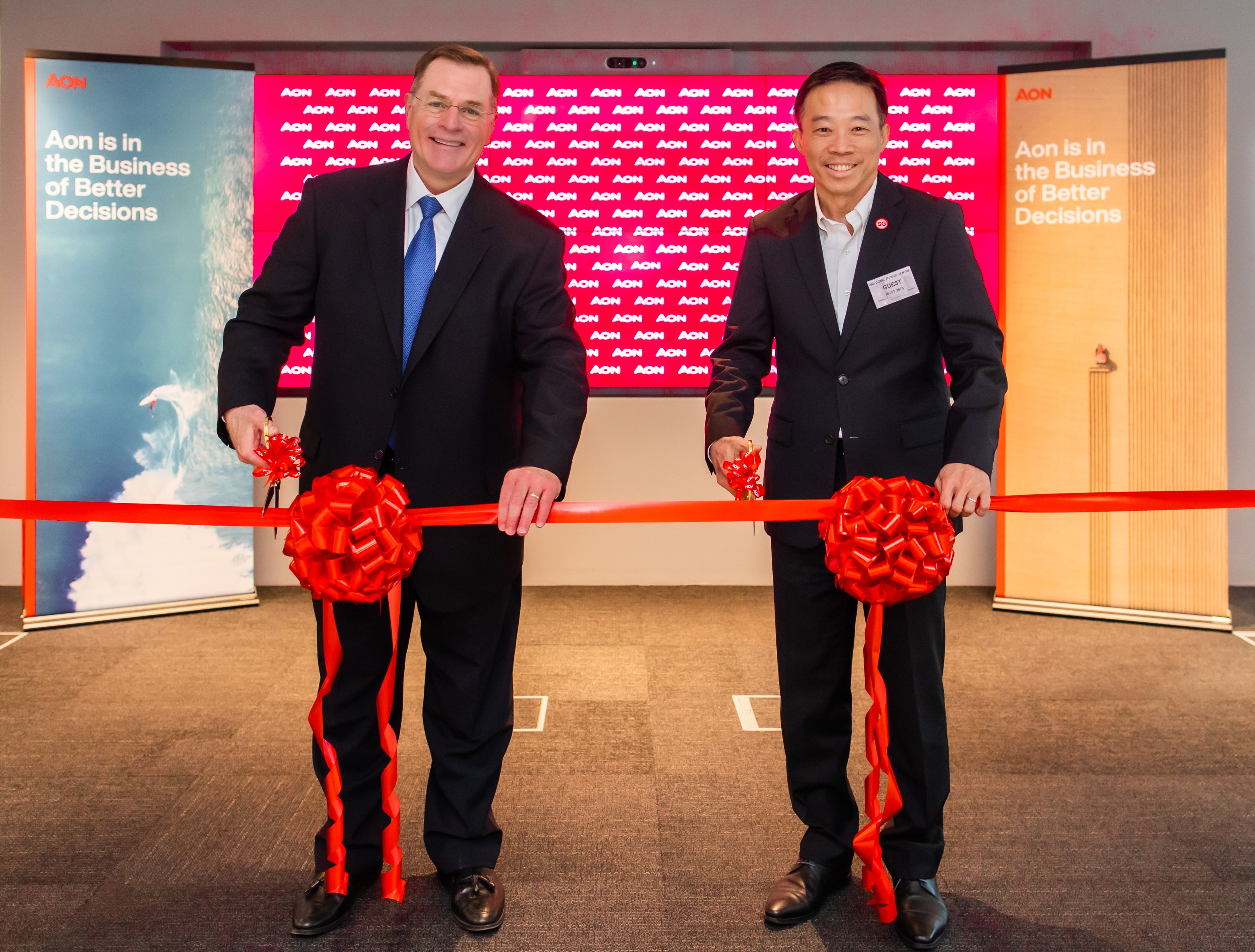 Greg Case, CEO of Aon and Png Cheong Boon, Chairman, Singapore Economic Development Board at the launch of Aon