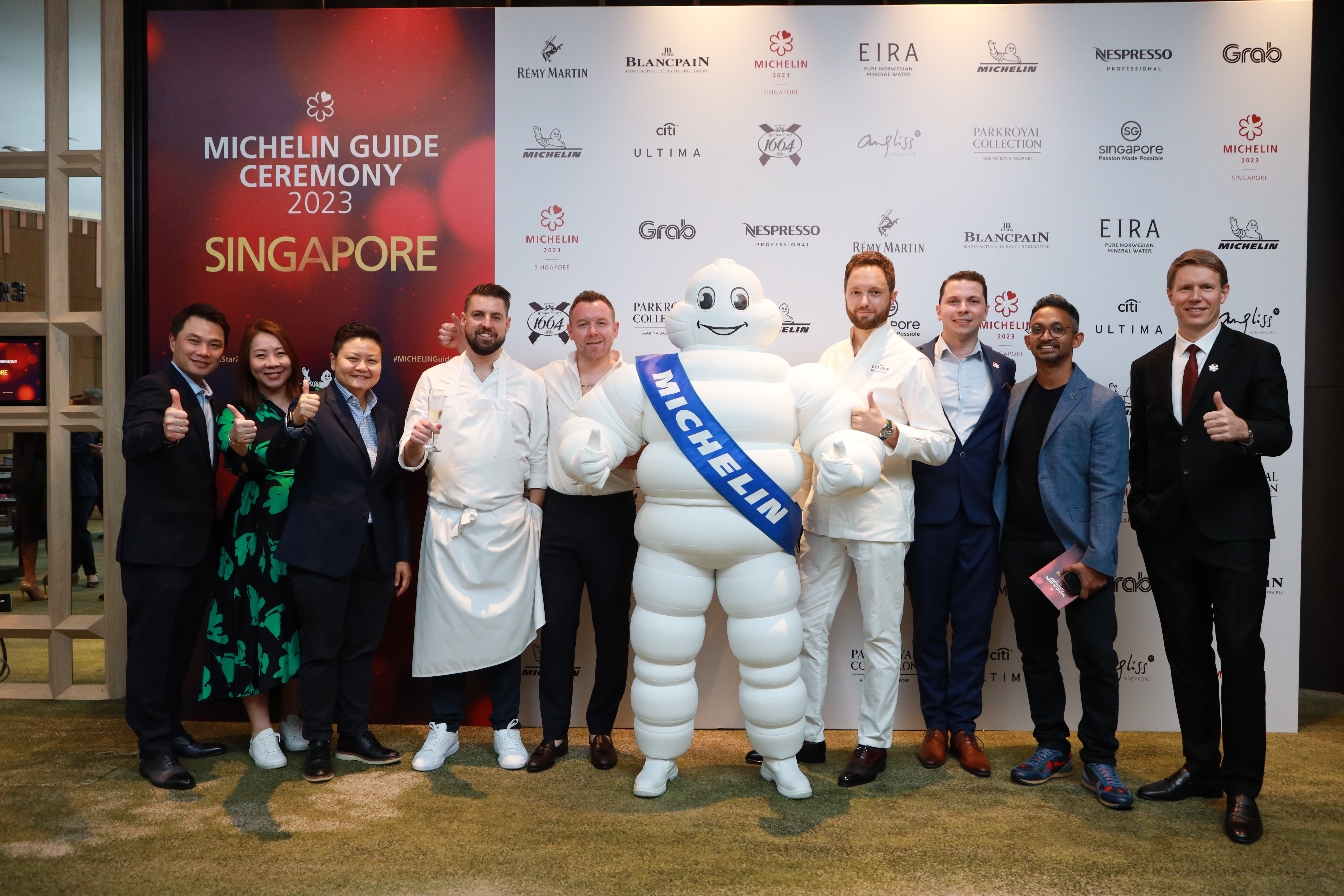 From left to right: Mr Ng Kwee Song, Head of Card Products, Citibank Singapore; Ms Karen Seet, Head of Affluent Card Products, Citibank Singapore; Ms Regina Lim, Head of Cards and Personal Loans, Citibank Singapore; Executive Chef Mr Kirk Westaway, Jaan; Chef-Owner Mr Andrew Walsh, Cure; Bibendum; Chef-Owner Mr Mathieu Escoffier, Ma Cuisine; Chef-Owner Mr Daniele Sperindio, Art di Daniele Sperindio; Chef-Owner Mr Rishi Naleendra, Cloudstreet; Mr Chris Gledhill, Vice President of Business Development & Partnerships, the MICHELIN Guide East Asia, Australia & Middle East
