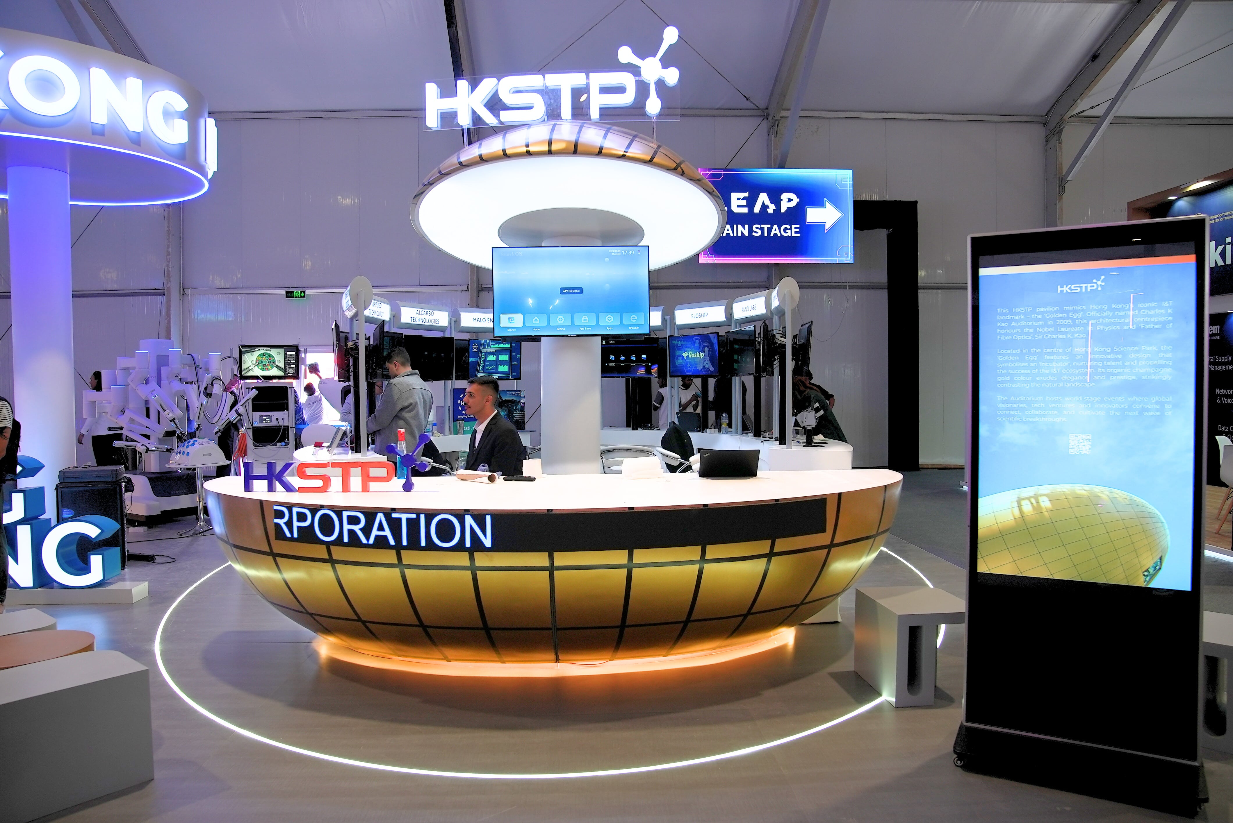 The HKSTP Pavilion mimics Hong Kong’s iconic I&T landmark – the “Golden Egg”, showcasing cutting-edge innovation ranging from biotech, healthtech, logistics, AI, robotics, to new energy from eight forward-looking Park companies.