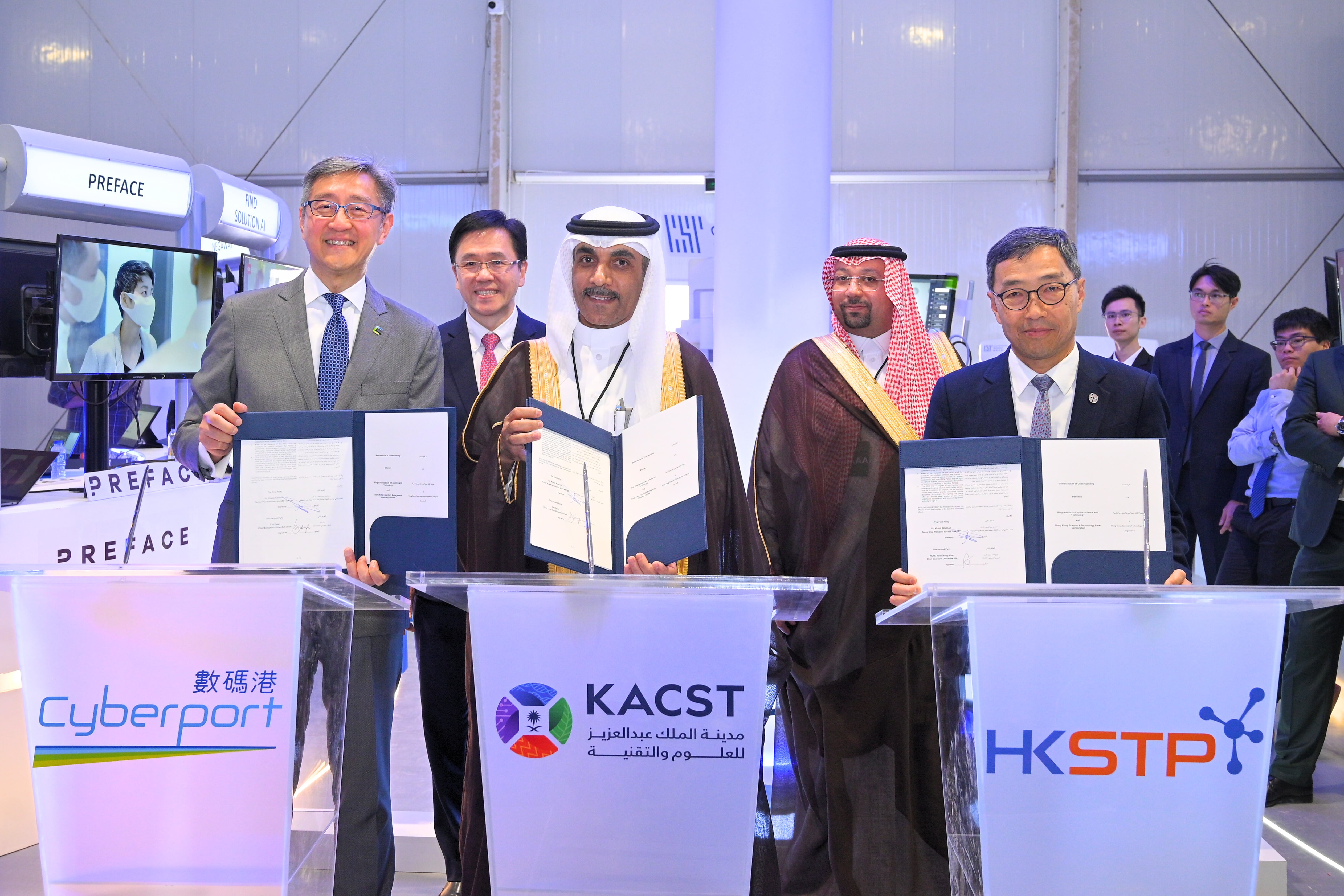 Under the witness of Professor Sun Dong, Secretary for Innovation, Technology and Industry of the HKSAR Government (second from left) and H.E. Dr. Munir M. Eldesouki, President, King Abdulaziz City for Science and Technology (second from right), Mr Albert Wong, CEO of HKSTP (first from right), and Mr Peter Yan, CEO of Cyberport (first from left), signed a MoU with Dr. Khalid A. Aldakkan, Senior Vice President for Innovation Parks, KACST (middle), to form a strategic partnership between the Hong Kong and Saudi I&T ecosystems, accelerating the growth and development of start-ups and talent.