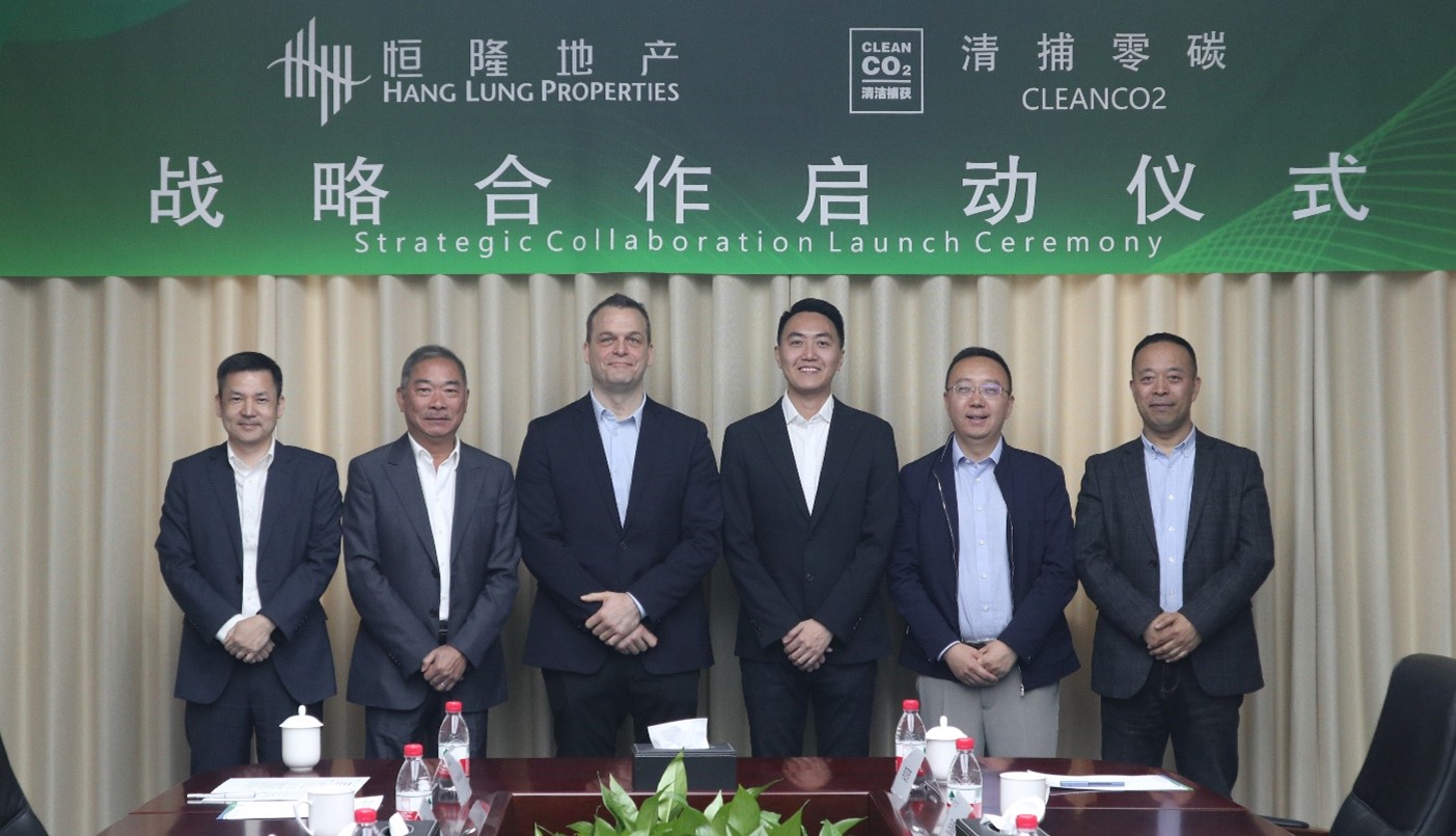Hang Lung Properties and CLEANCO2 ink a two-year strategic collaboration to apply innovations to reduce embodied carbon at Westlake 66, Hangzhou and other Hang Lung projects. (From left) Representatives from Hang Lung Properties include: Mr. Louis Tong, Deputy Director – Project Management, Mr. Adrian Lo, Director – Project Management, Mr. John Haffner, Deputy Director – Sustainability; and Representatives from CLEANCO2 include: Mr. Zhao Chao, CEO, Professor. Wang Tao, Zhejiang University, Mr. Jack Liu, COO