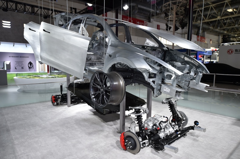 Photo 2. The body structure of Model Y was exhibited at the stand of Tesla. (China News Network/Li Jun)