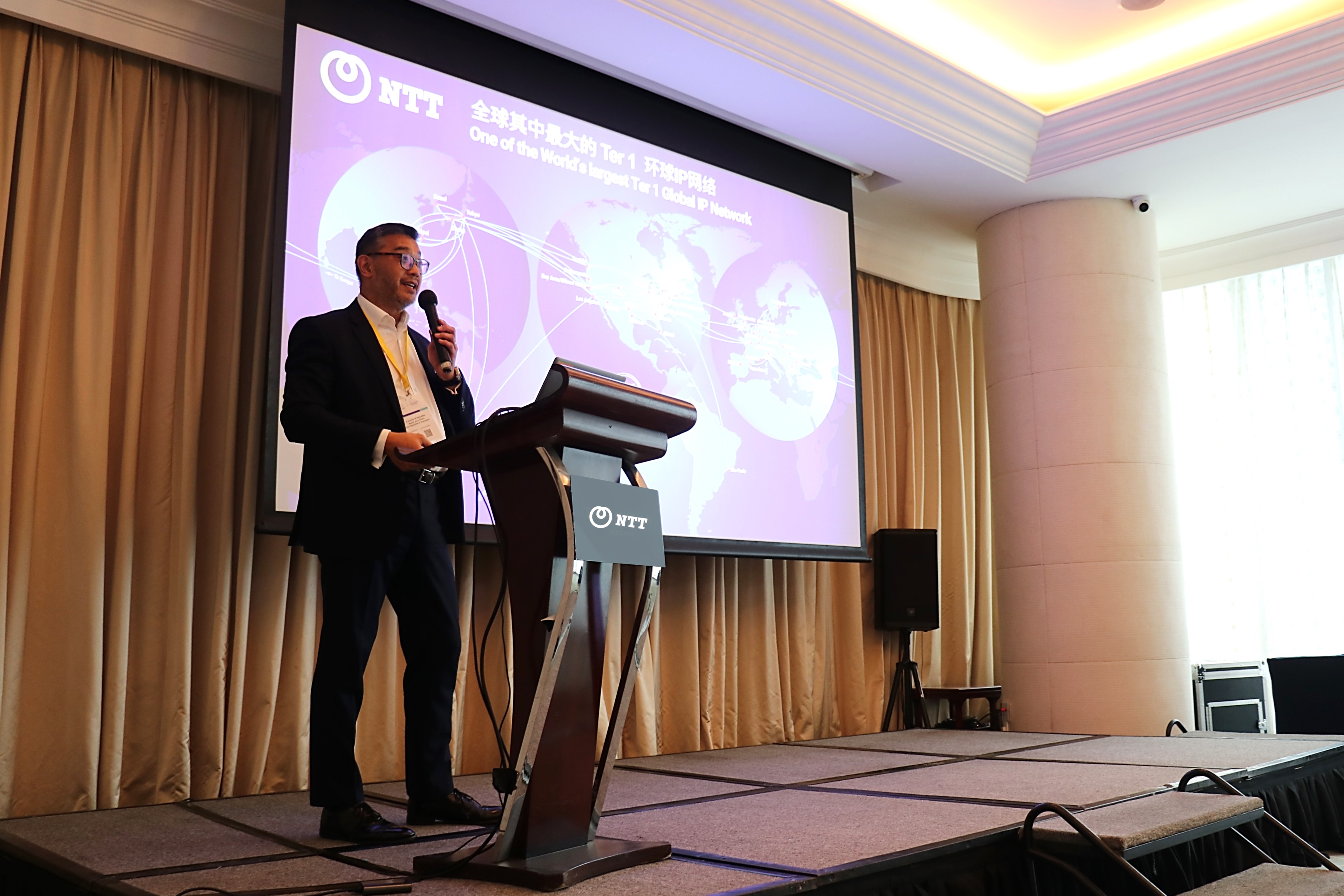 Steven Tsang, Chief Revenue Officer, NTT Com Asia, shared how NTT capabilities can leverage Hong Kong’s position as a springboard for businesses’ global expansion plan at the NTT Executive Session during the China Cloud and Datacenter Convention.