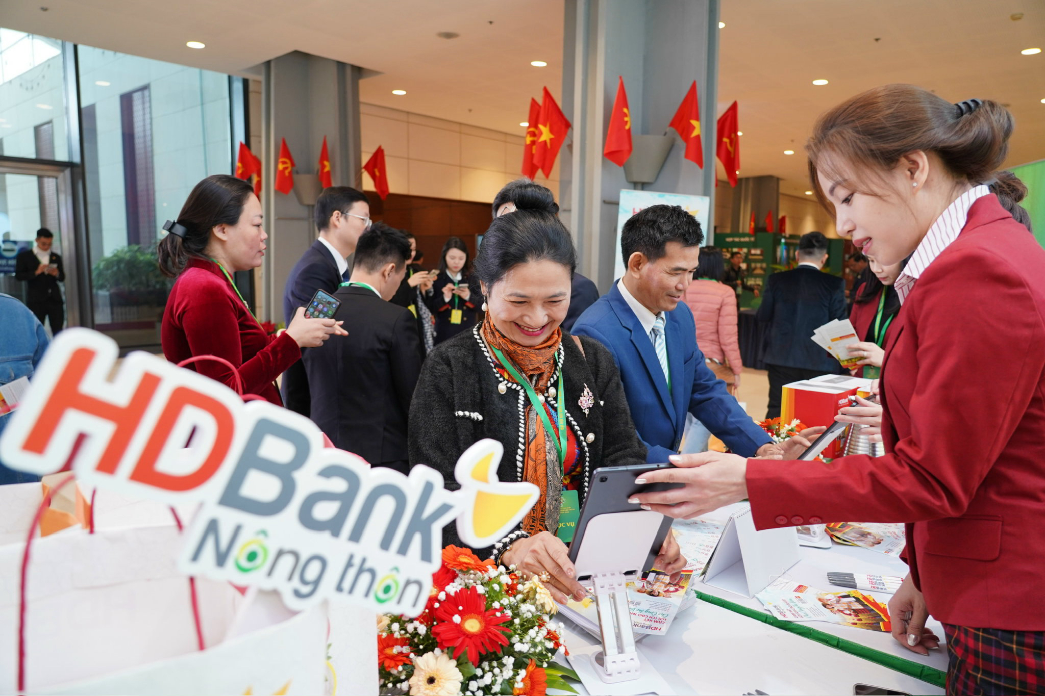 At the eighth congress of the Vietnam Farmers Union held in December 2023, HDBank launched its HDBank Rural Services, a specialised and superior financial solution integrating smart technology along with a preferential loan programme for agriculture and rural areas at 0 per cent interest. — Photo courtesy of HB Bank.