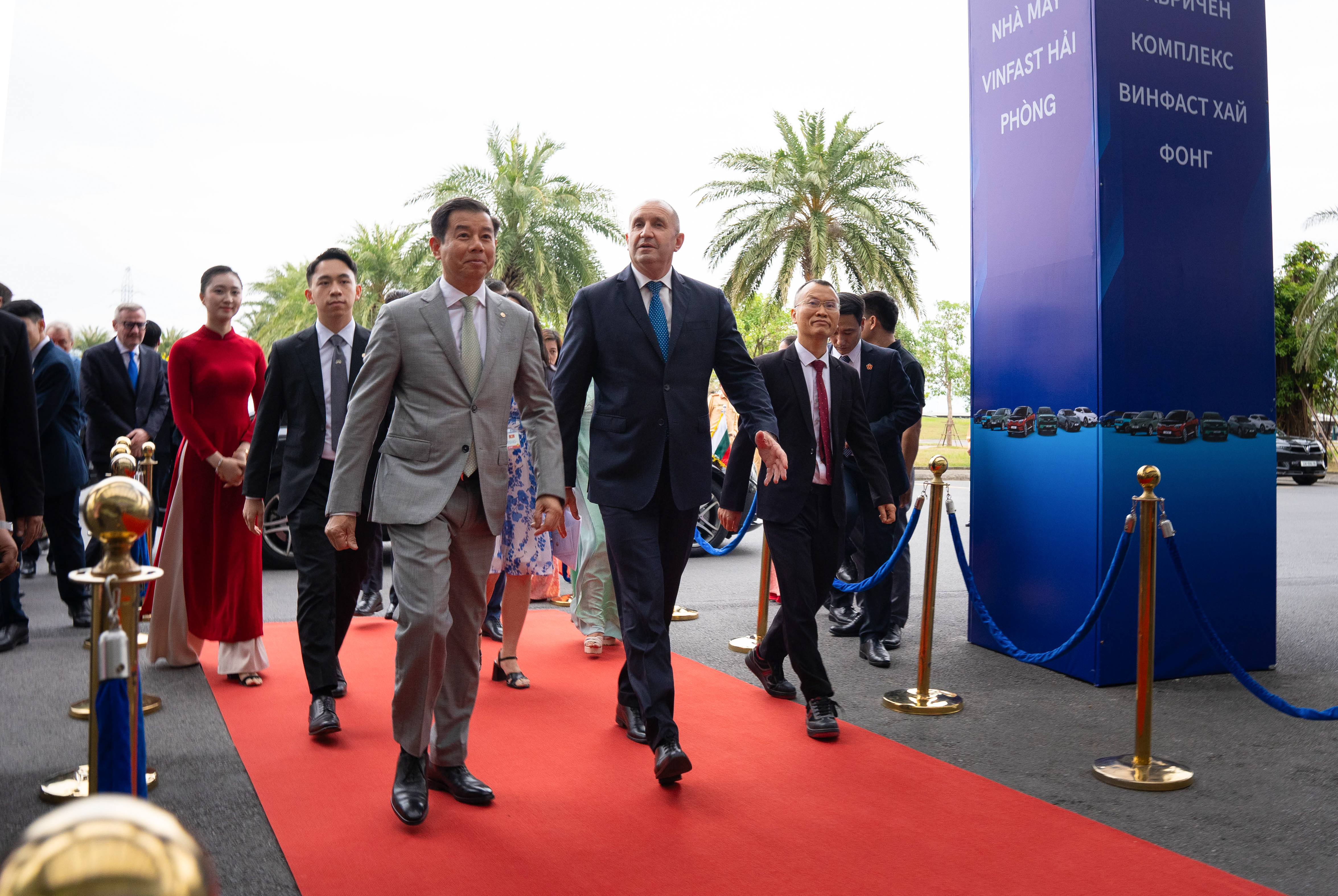 Vice Chairman and CEO of Vingroup, Mr. Nguyễn Việt Quang (in grey) welcomed President of the Republic of Bulgaria, H.E. Rumen Radev (in navy) to the VinFast Factory in Hai Phong, Vietnam.