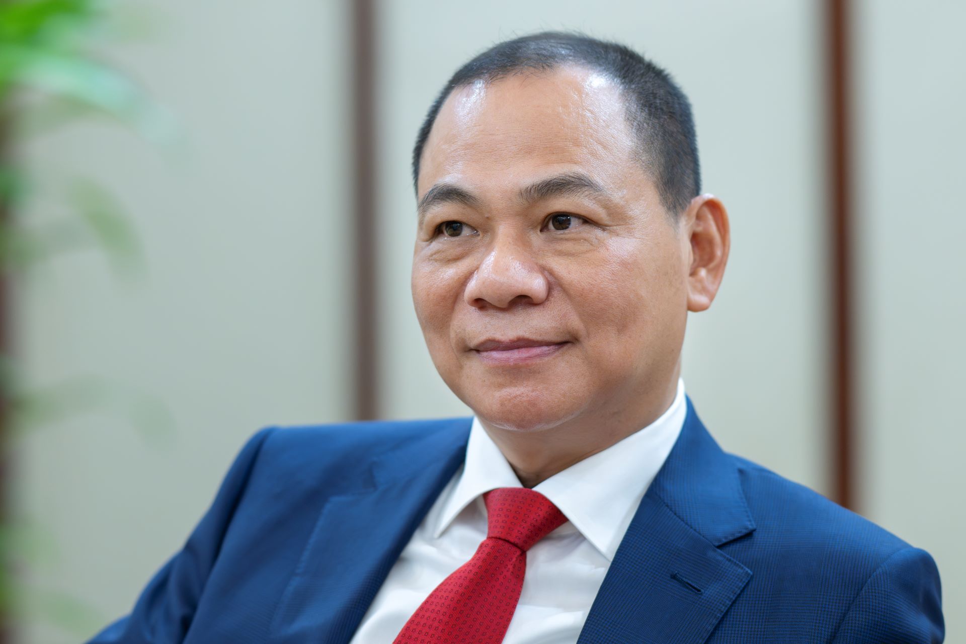 A representative from Mr. Pham Nhat Vuong's office stated that the newly added financial support ensures sustainable and robust development for VinFast.